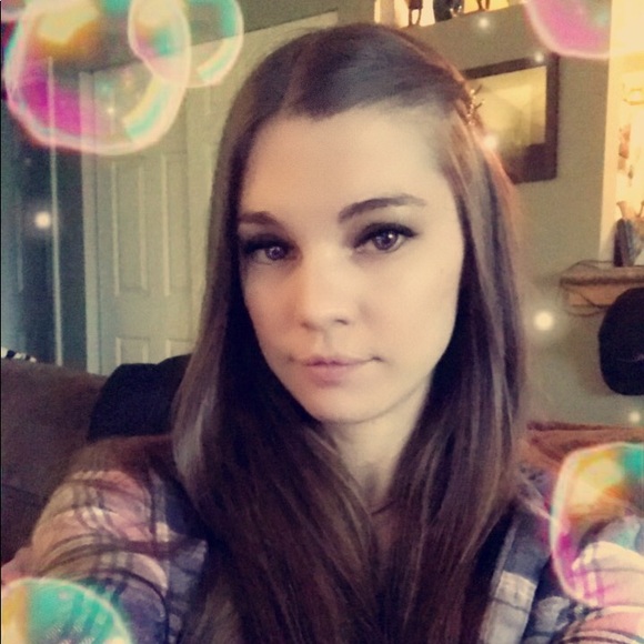 Meet Your Posher, Veronica🌸 - Picture 1 of 4